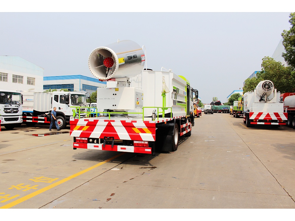 東風專底噴霧霧炮車10立方/50-100米霧炮