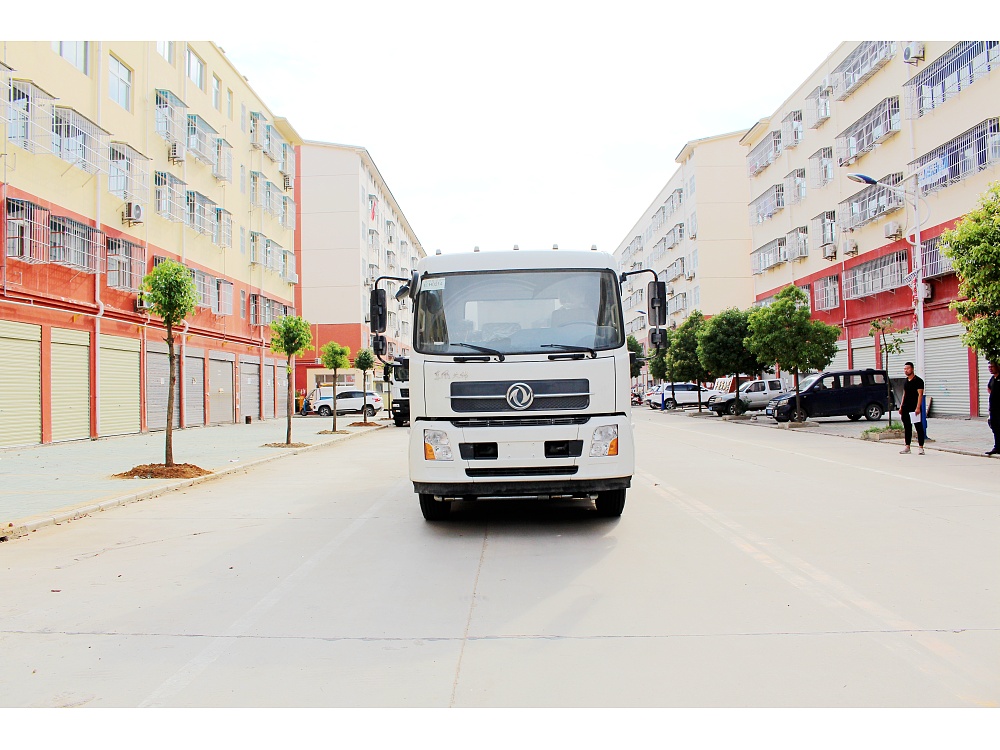 東風(fēng)天錦多功能霧炮車11.3立方/50-100米霧炮