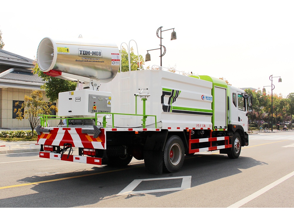 東風(fēng)多利卡D9霧炮車10立方/50-100米霧炮