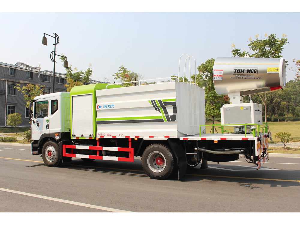 東風(fēng)多利卡D9霧炮車10立方/50-100米霧炮