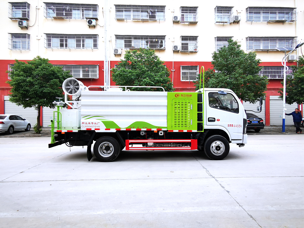 東風(fēng)小多利卡霧炮車4.5立方/30-40米霧炮