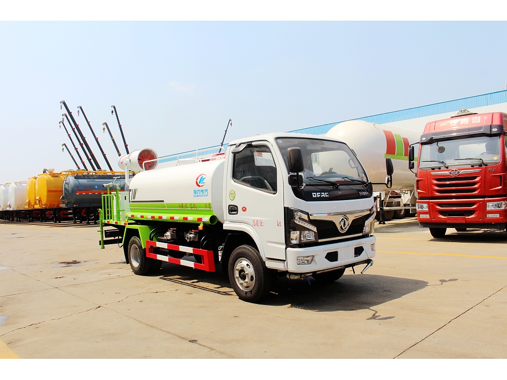 東風(fēng)小多利卡抑塵灑水車5立方/30-40米霧炮