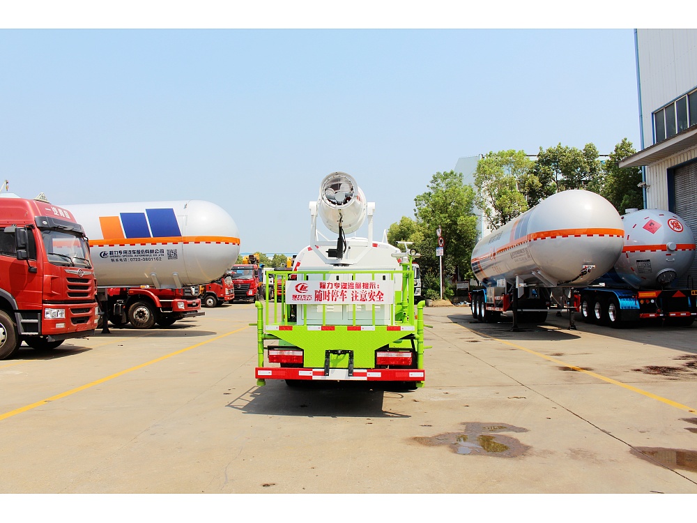 東風(fēng)小多利卡抑塵灑水車5立方/30-40米霧炮