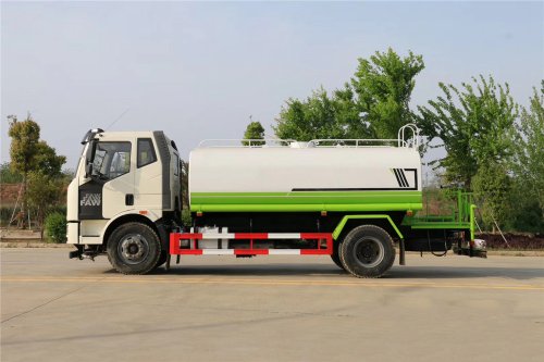 解放J6/13立方灑水車