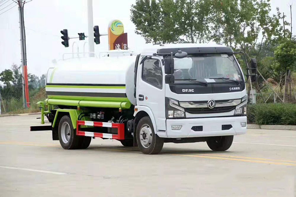 東風D7/9立方灑水車