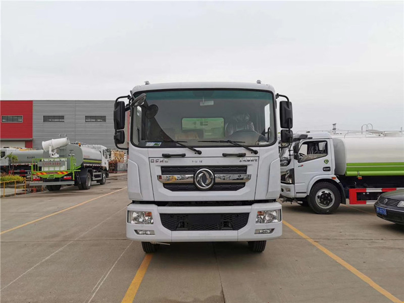 東風(fēng)D9/14立方灑水車