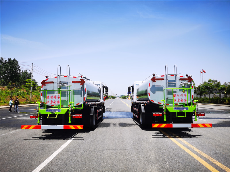 東風D9新款10-12立方灑水車