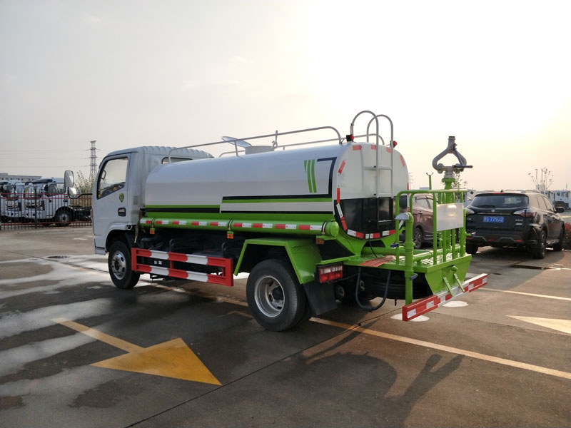 東風(fēng)5立方灑水車