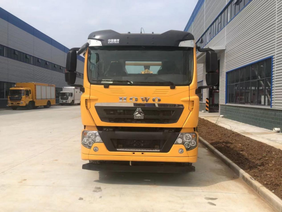 重汽豪沃拖吊聯體黃牌清障車