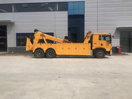重汽豪沃拖吊聯體黃牌清障車