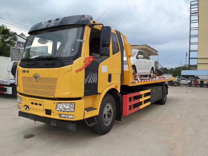 解放J6駕駛室5800軸距大平板清障車(chē)