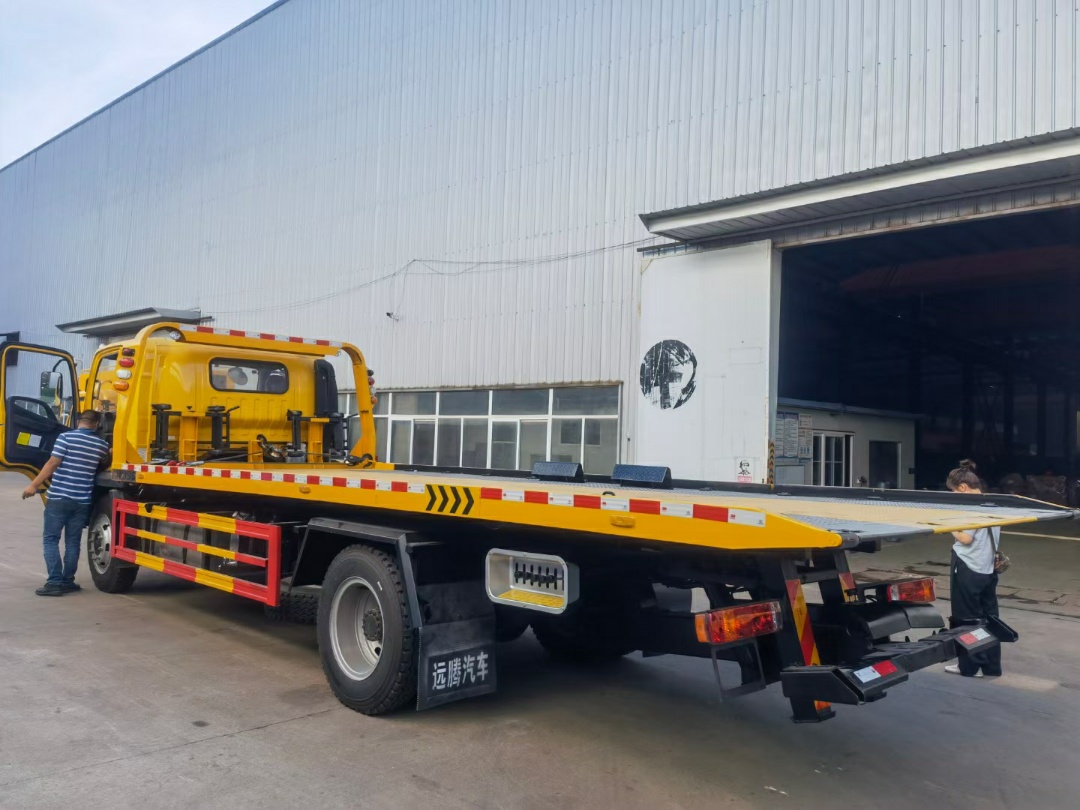 解放大王駕到6噸板清障車