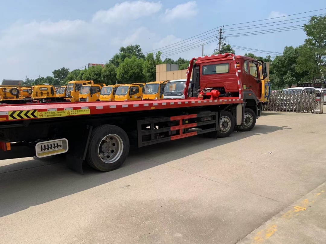 重汽豪沃MAX寬體寬臥清障車