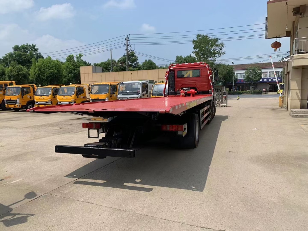 重汽豪沃MAX寬體寬臥清障車