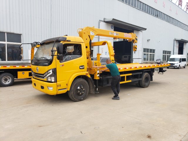 東風(fēng)多利卡D8排放一拖二清障車(chē)