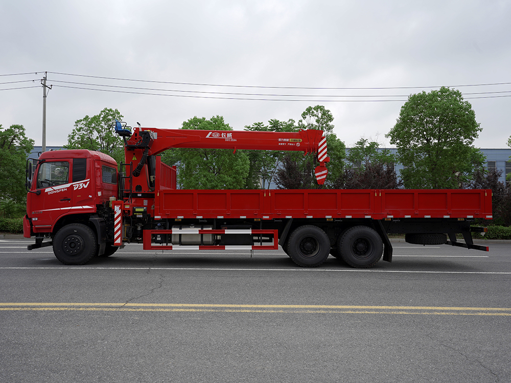 東風暢行D3V后雙橋長威12噸四節直臂吊機隨車吊