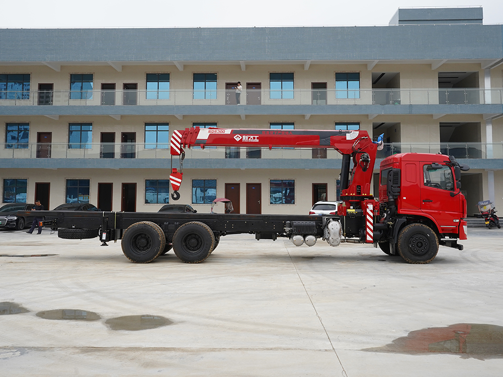 東風(fēng)暢行D3后雙橋新飛工12噸四節(jié)直臂吊機(jī)隨車吊