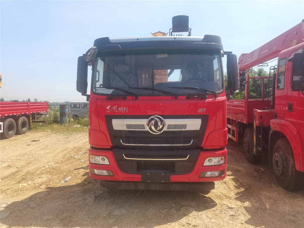 東風暢行D7前四后八徐工M系列12噸4節臂隨車吊