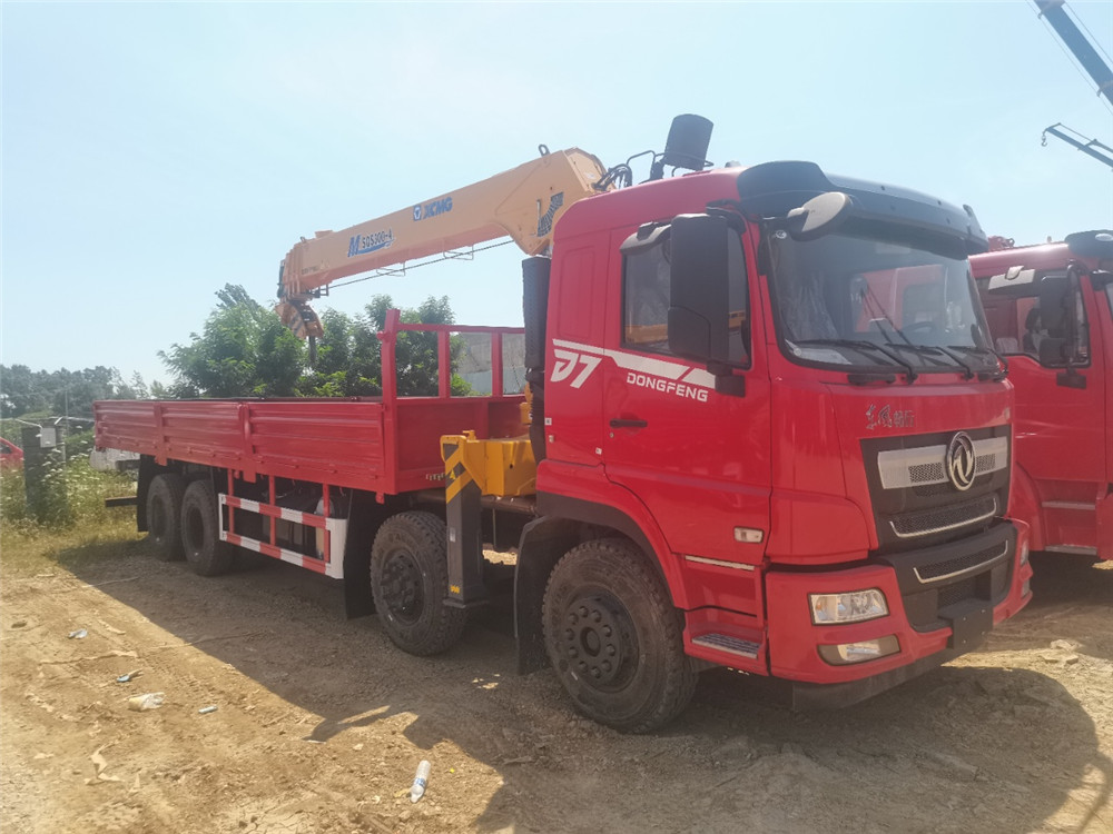 東風暢行D7前四后八徐工M系列12噸4節臂隨車吊