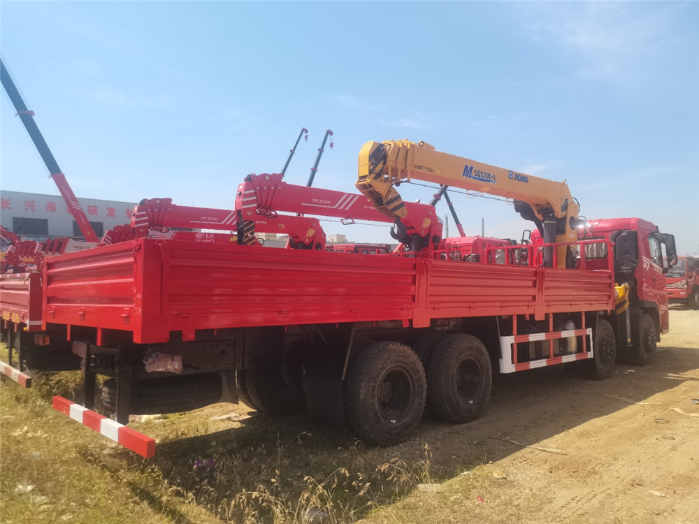 東風暢行D7前四后八徐工M系列12噸4節臂隨車吊