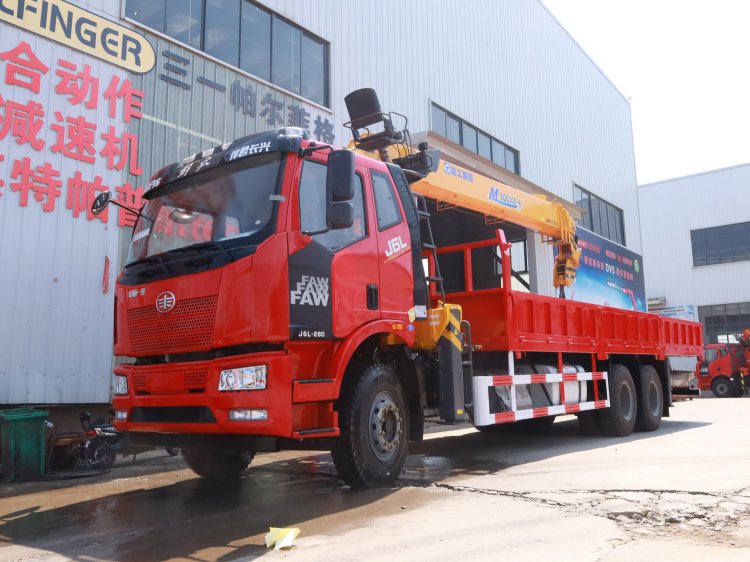 解放J6L后雙橋徐工12噸直臂式吊機隨車吊