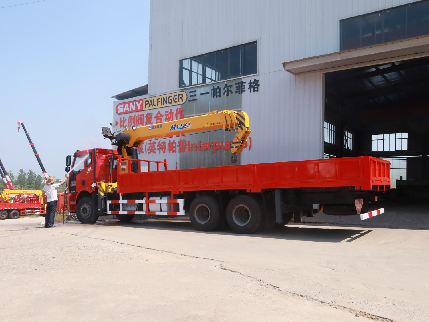 解放J6L后雙橋徐工12噸直臂式吊機隨車吊