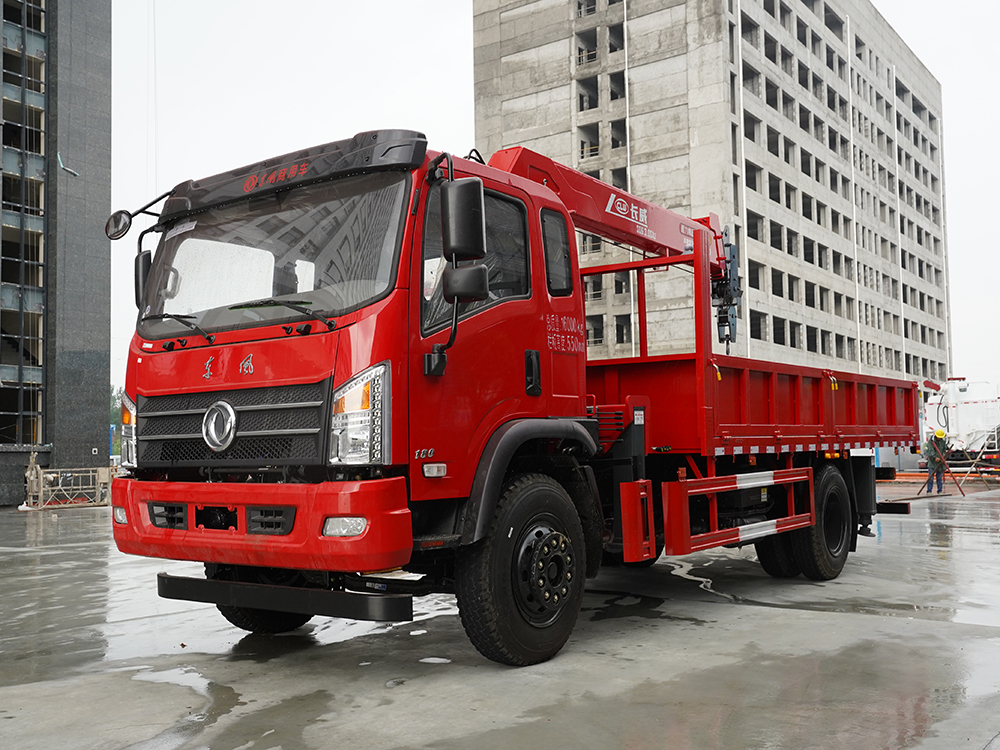 東風(fēng)D912小黃牌長威6.3噸三節(jié)直臂吊機(jī)隨車吊