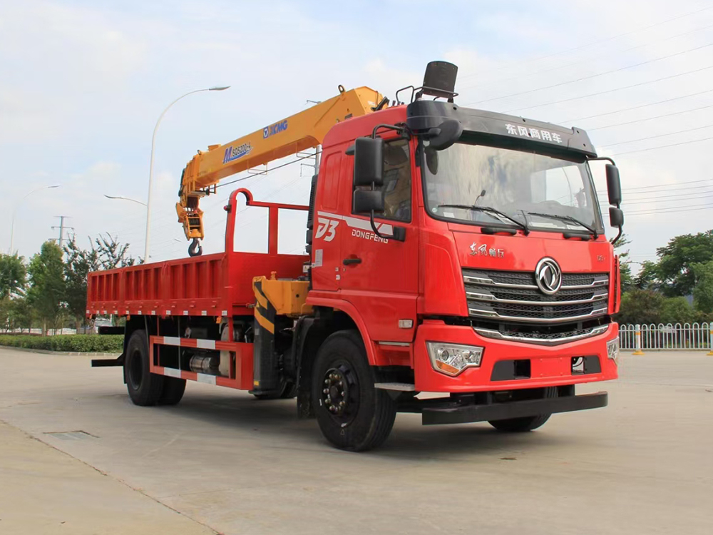 東風暢行D3單橋徐工8噸M型吊機隨車吊