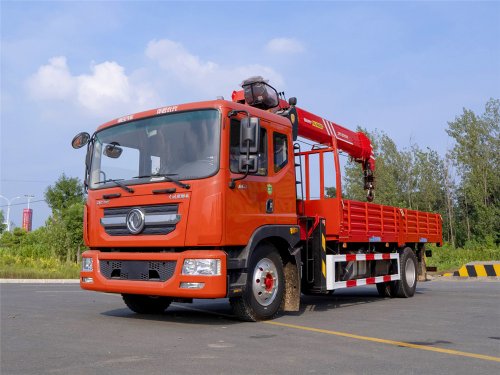 東風多利卡D9排半單橋三一8噸4節臂隨車吊