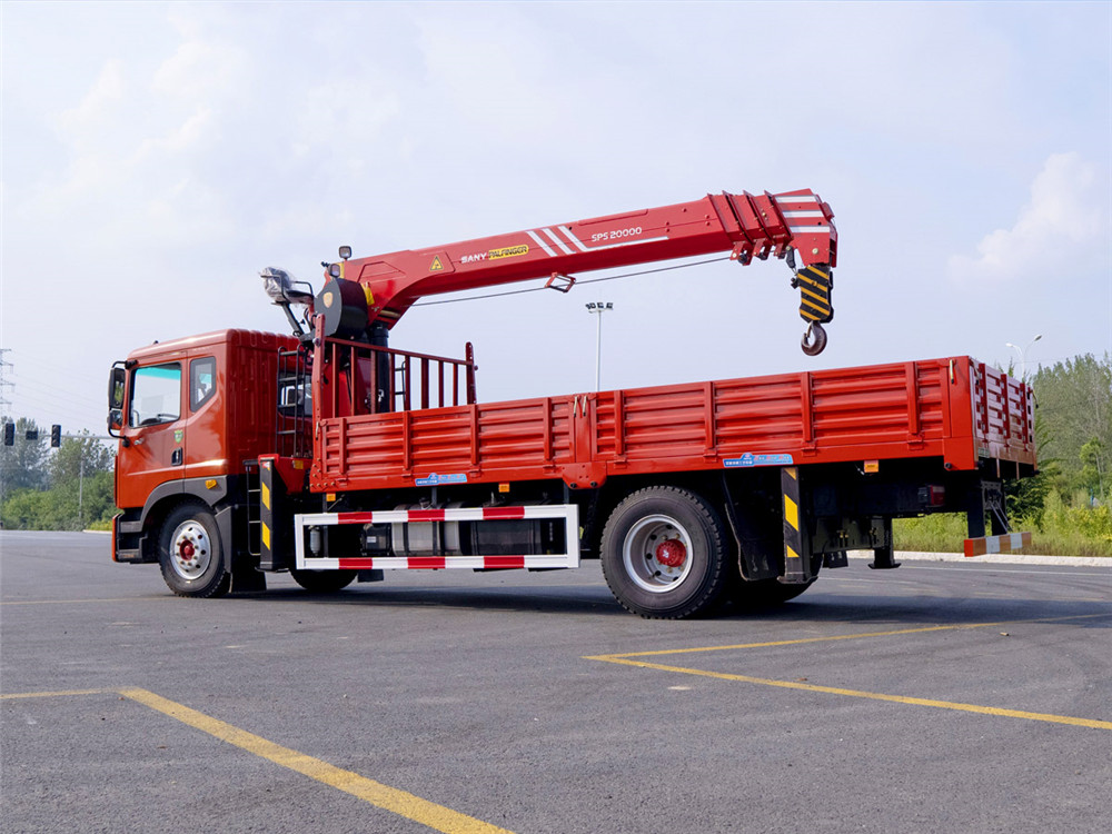 東風多利卡D9排半單橋三一8噸4節臂隨車吊