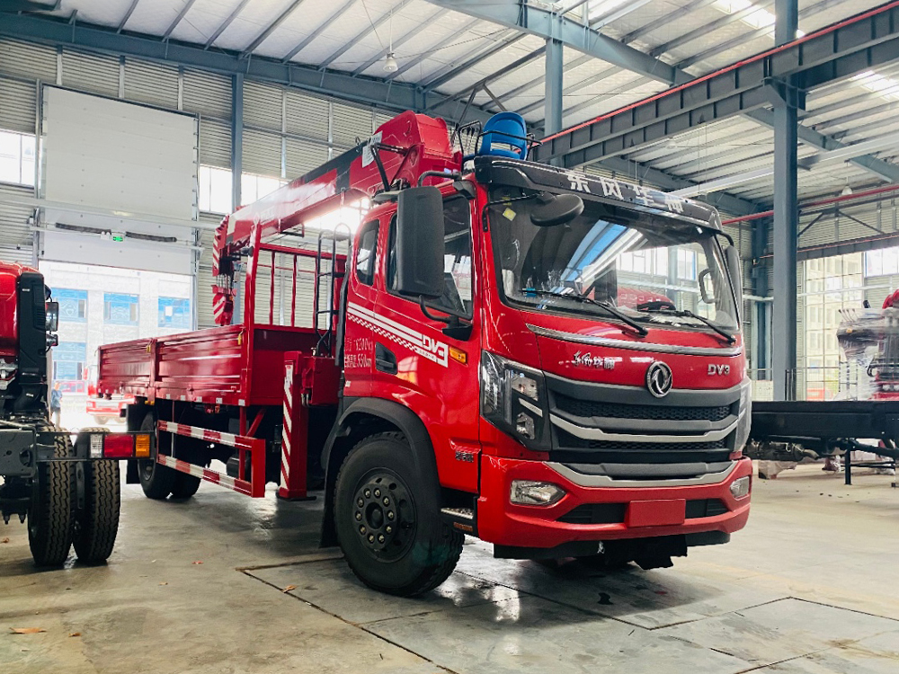 東風DV3新飛工8噸四節直臂吊機隨車吊