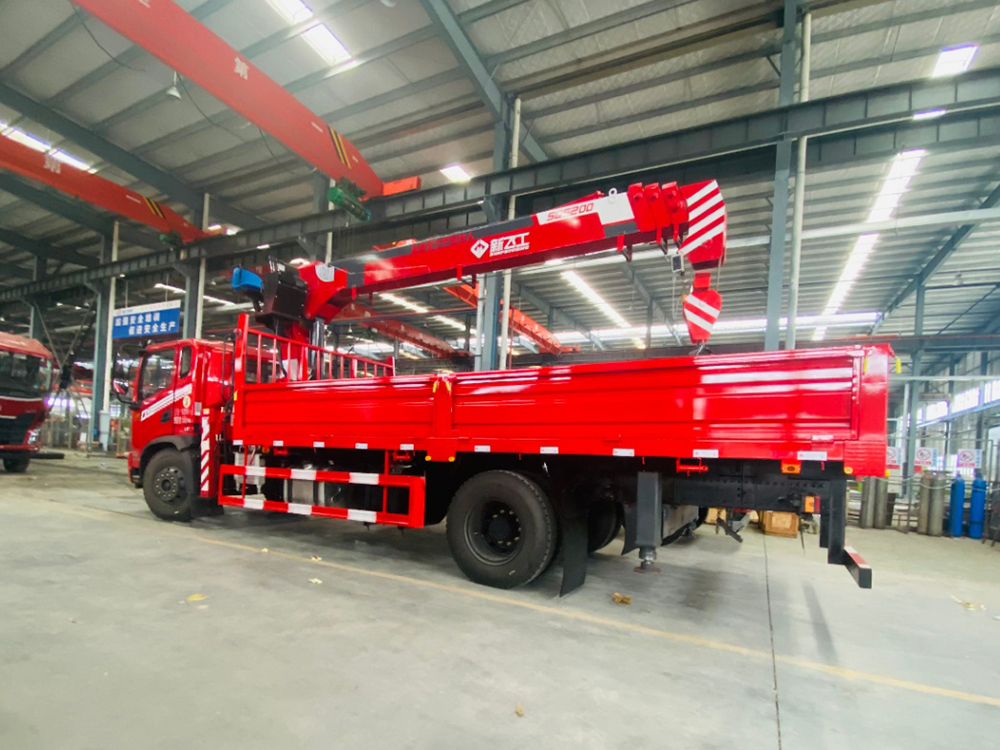 東風DV3新飛工8噸四節直臂吊機隨車吊