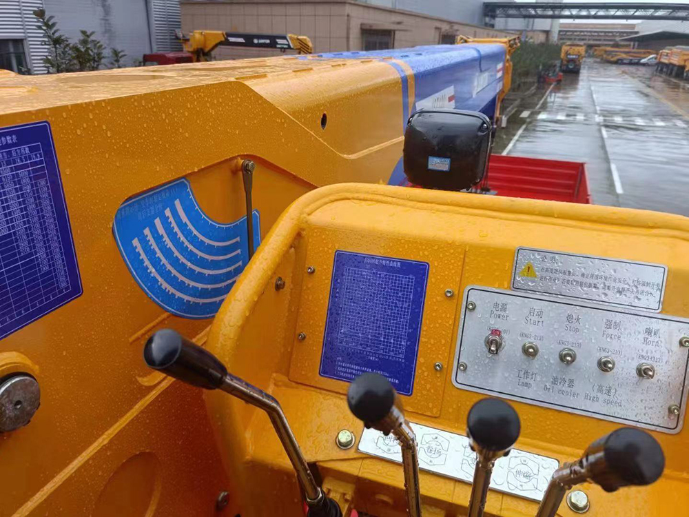 東風(fēng)華神DV5前四后八駿通16噸5節(jié)臂隨車吊