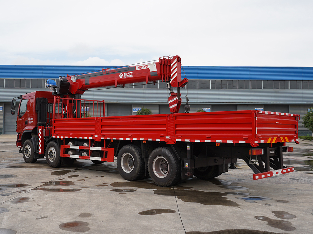 柳汽乘龍前四后八新飛工16噸五節臂吊機隨車吊