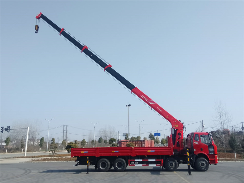 解放J6前四后八/三一16噸5節臂隨車吊