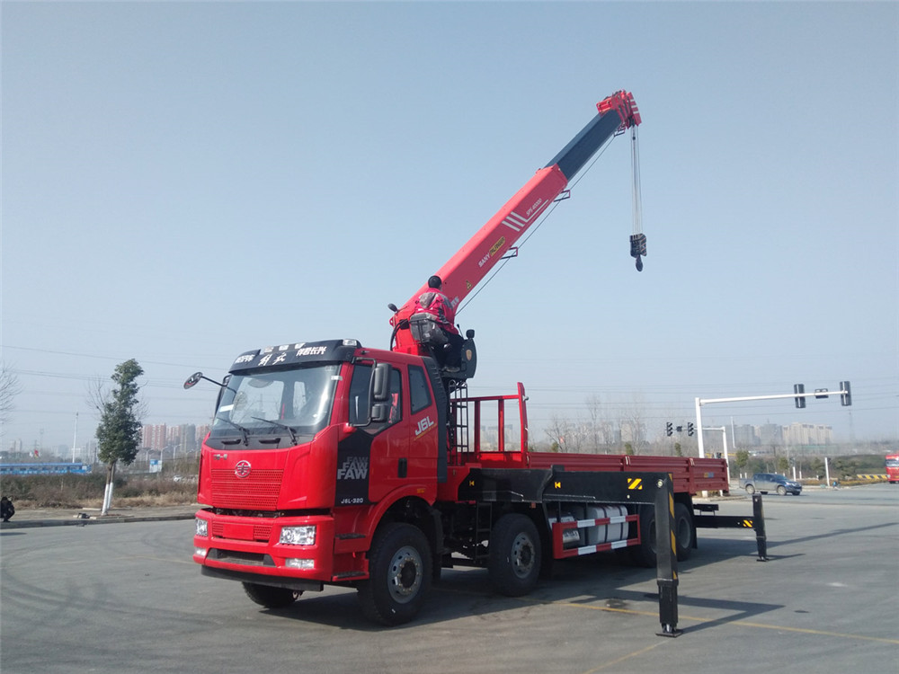 解放J6前四后八/三一16噸5節臂隨車吊