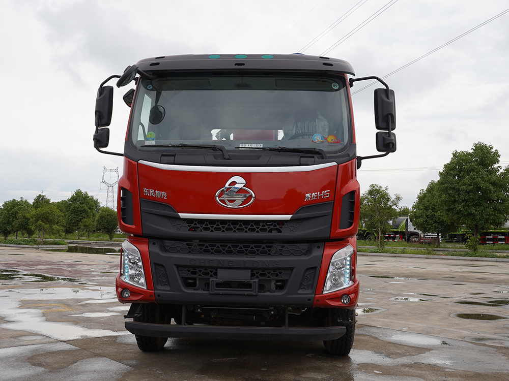 柳汽乘龍前四后八新飛工16噸五節(jié)臂吊機(jī)隨車(chē)吊