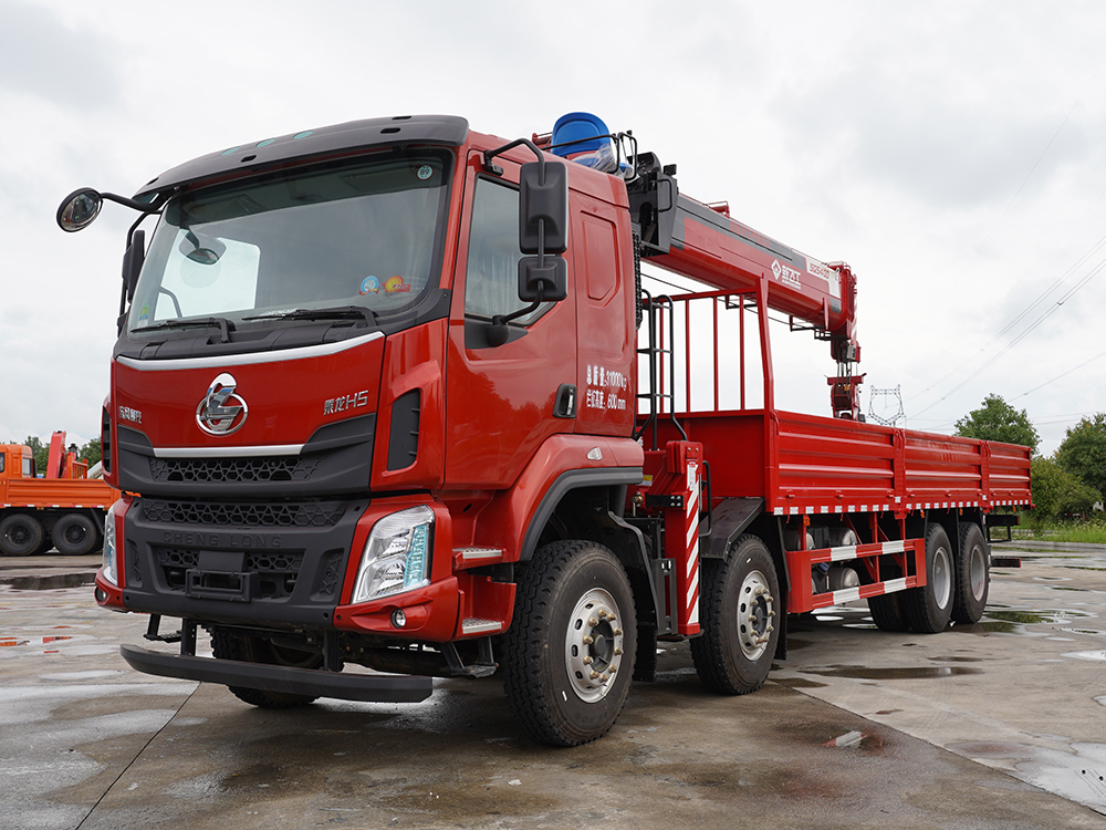 柳汽乘龍前四后八新飛工16噸五節(jié)臂吊機(jī)隨車(chē)吊