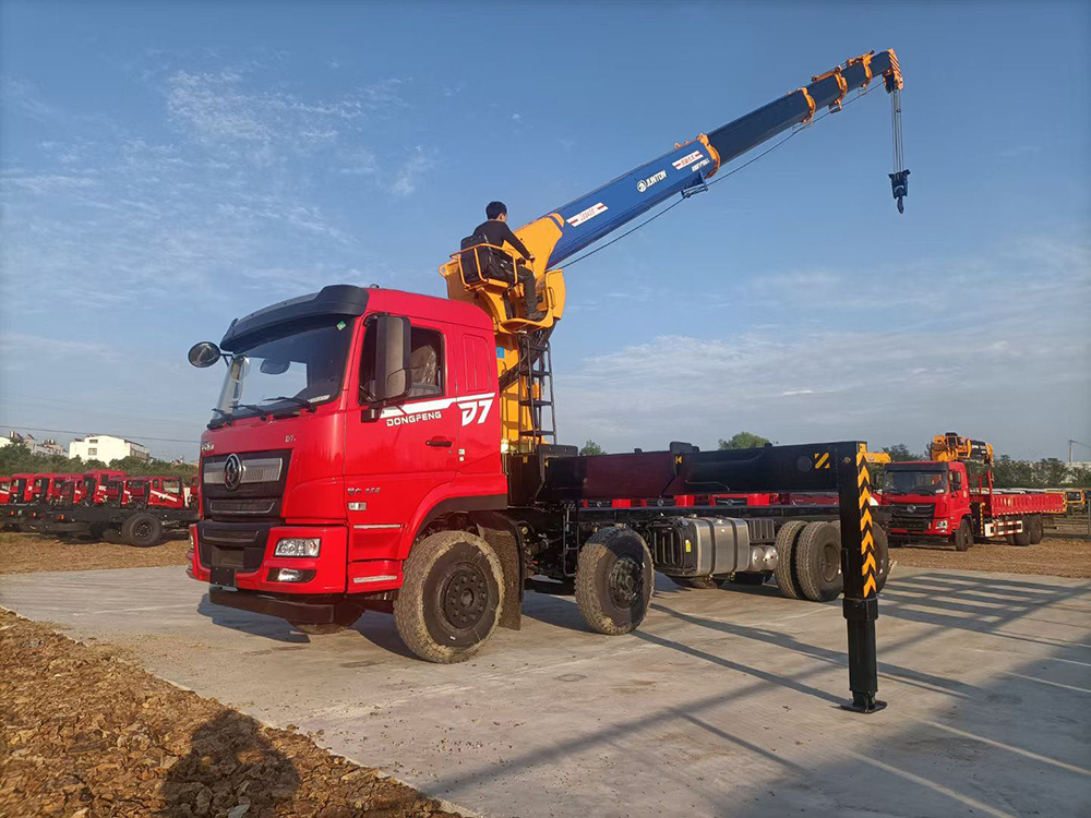 東風暢行D7前四后八駿通16噸5節臂吊機