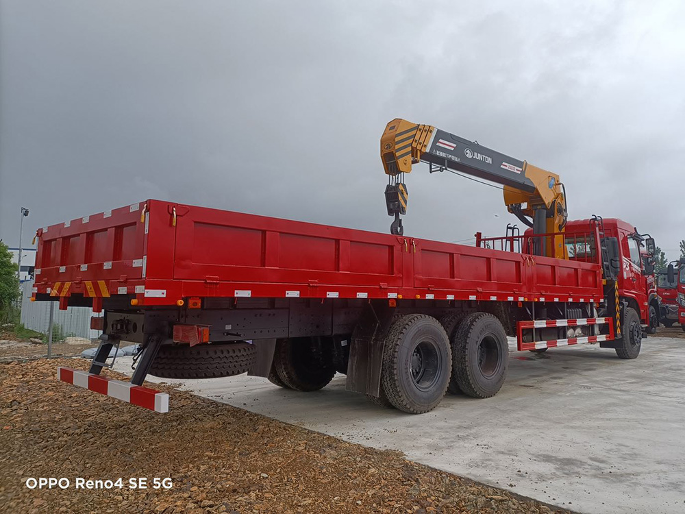 東風暢行D3后雙橋駿通12噸4節臂吊機