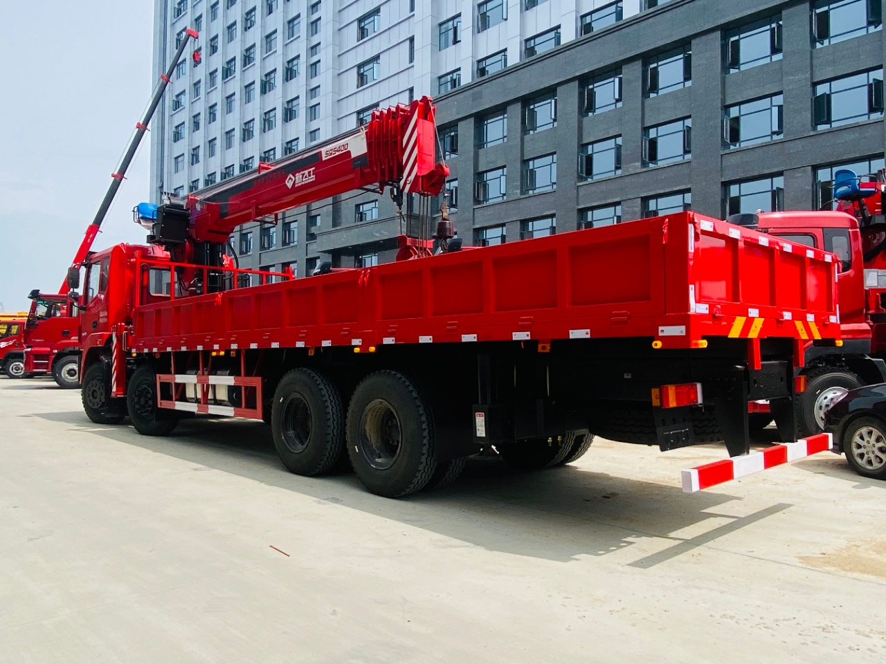 東風(fēng)錦程V6前四后八新飛工14噸五節(jié)臂吊機(jī)隨車吊