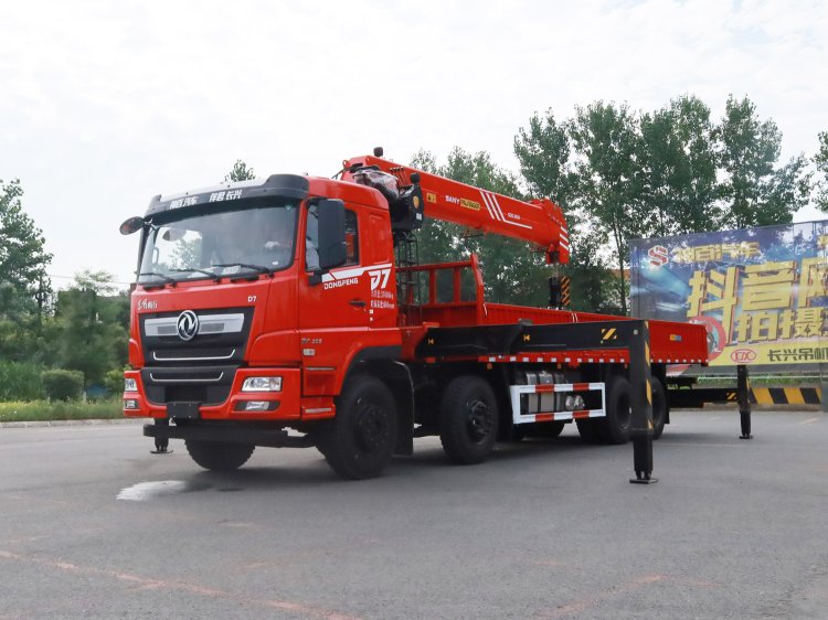 東風暢行D7前四后八/三一14噸直臂式吊機隨車吊