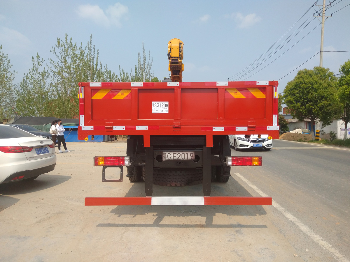 三環(huán)T280昊龍駕駛室后雙橋徐工14噸直臂式吊機(jī)隨車吊