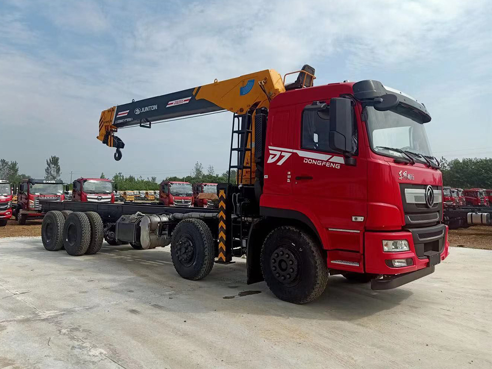 東風暢行D7前四后八駿通14噸5節(jié)臂吊機