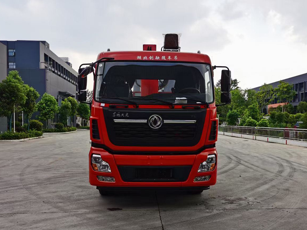 東風天龍前四后八威龍14噸5節臂吊機