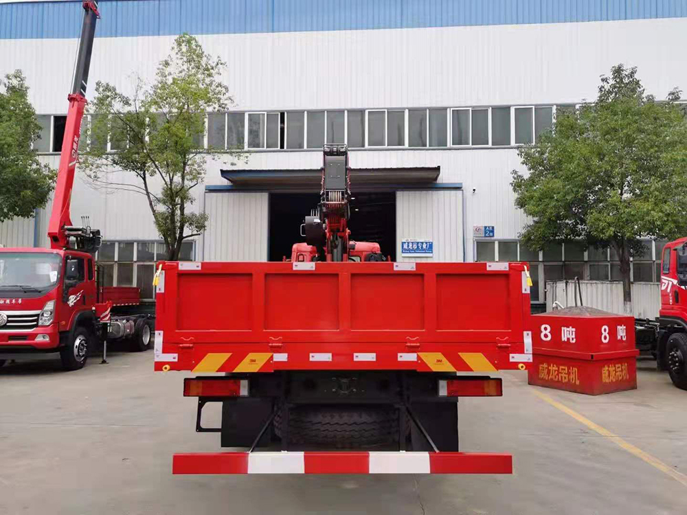 東風暢行D7前四后八威龍14噸5節臂吊機