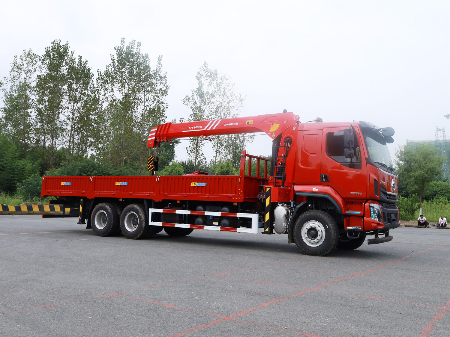 東風(fēng)柳汽乘龍H5后雙橋上裝三一12噸直臂式吊機(jī)隨車吊