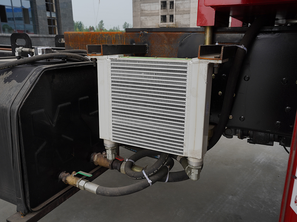 東風T5后雙橋新飛工12噸五節(jié)直臂吊機隨車吊