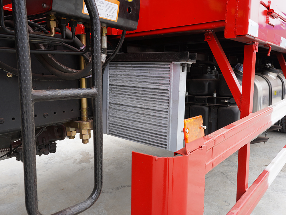 東風華神F5后雙橋長威12噸五節直臂吊機隨車吊