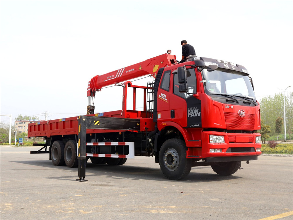 解放J6后八輪上裝三一12噸4節(jié)臂